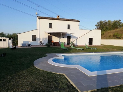 Casa a Picciano con terrazza, barbecue e piscina