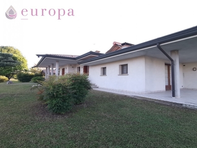 Villa in Via centrale, Porcia, 5 locali, 2 bagni, giardino privato