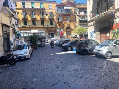 Magazzino in vendita, Napoli pendino