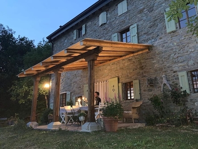 An old stone house in the heart of the Apennines