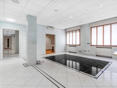 Appartamento di lusso di 179 m² in vendita Via degli Arcimboldi, Milano, Lombardia
