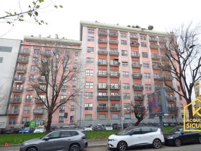 Appartamento in Vendita in Via Adige a Milano