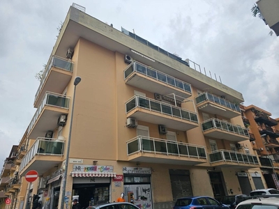 Appartamento in Vendita in Via Aloisio Juvara a Palermo