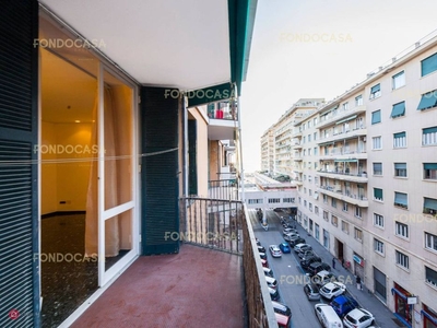 Appartamento in Vendita in Via Eugenio Baroni a Genova