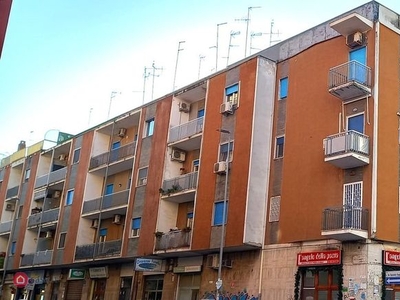 Appartamento in Vendita in Via Luca de Samuele Cagnazzi a Bari