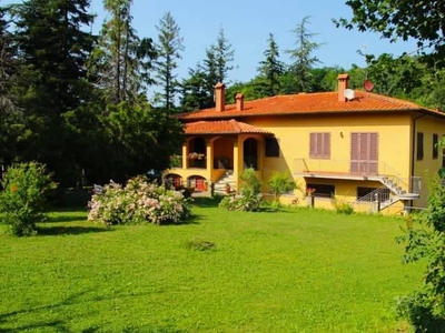 Attivit? commerciale Albergo con giardino a Barberino di Mugello