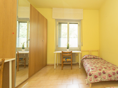 Camera doppia in appartamento con 3 camere da letto a Chiesa Rossa, Milano