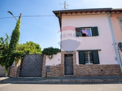 Casa indipendente a Legnano, 4 locali, 3 bagni, giardino privato