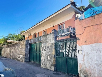 Casa indipendente in vendita a Castellammare Di Stabia