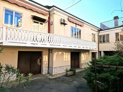 Casa indipendente in Via Giuseppe Fabbri, Ferrara, 6 locali, 2 bagni