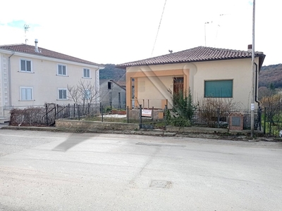 Casa indipendente in Via Roma, Prata d'Ansidonia, 4 locali, 2 bagni