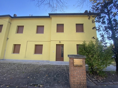 Casa indipendente ristrutturata a Novi di Modena