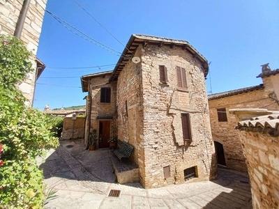 Casa semi indipendente in vendita a Spello Perugia