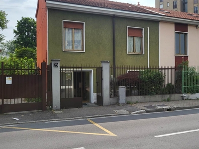 Casa semi indipendente in Via San Romanello in zona Baggio, Forze Armate, Quinto Romano a Milano