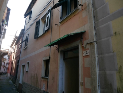 Casa semi indipendente in Via Vico Fosse 13 in zona San Pietro Vara a Varese Ligure
