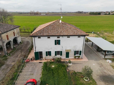 Casa semi indipendente ristrutturato in zona Ganaceto a Modena