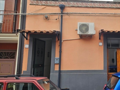 Casa singola a Aci Catena