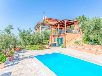 Esclusiva villa in vendita via San Filippo, Castelnuovo di Farfa, Lazio