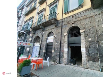 Negozio/Locale commerciale in Vendita in Via RIVIERA DI CHIAIA a Napoli