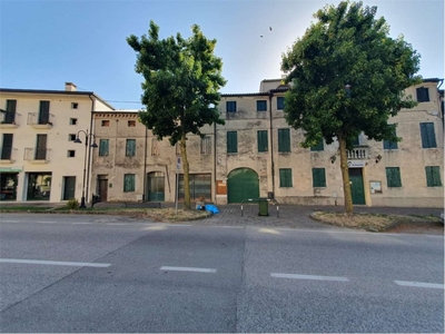 Palazzo a Due Carrare, 15 locali, giardino privato, 400 m² in vendita