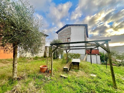 Quadrilocale in ottime condizioni in zona Montedivalli a Podenzana