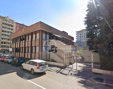 Stabile/Palazzo con box doppio, Milano lorenteggio
