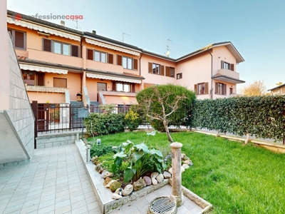 Villa a schiera in Enrico Fermi, Bellinzago Lombardo, 4 locali, 170 m²