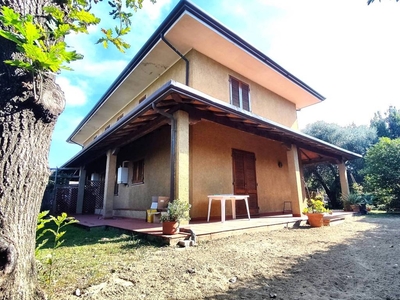 Villa Bifamiliare con giardino, Forte dei Marmi vaiana