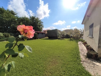 Villa Bifamiliare con giardino a Seravezza