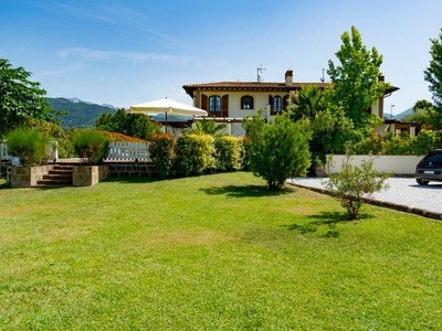 Villa Bifamiliare con giardino, Seravezza querceta