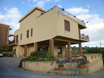 Villa con giardino a Agrigento