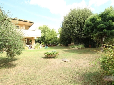 Villa con giardino, Capannori camigliano