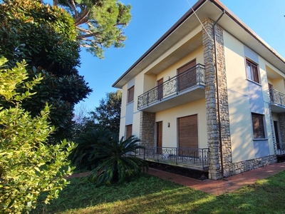 Villa con giardino, Pietrasanta tonfano