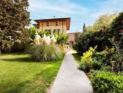 Villa in Vendita in Via Ippolito Pindemonte a Verona