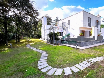 Villa in Via Bitritto 131, Bari, 12 locali, 6 bagni, giardino privato
