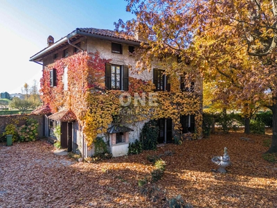 Villa in Via Luciano Manara 10 a Monticello Brianza