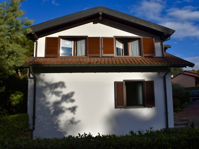 Villa in zona Capolago a Varese