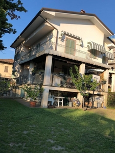Villa Trifamiliari arredata in affitto, Pietrasanta fiumetto