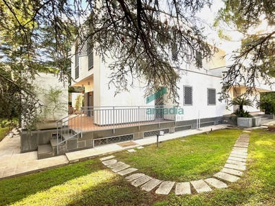 Villa unifamiliare via Bitritto 131, Carbonara di Bari, Bari