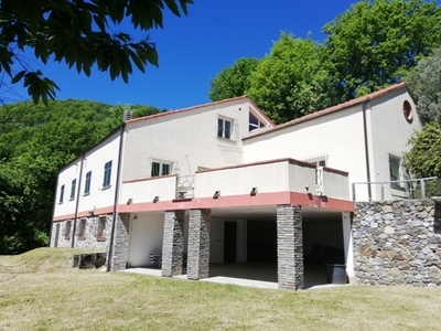 Villa vista mare a Vado Ligure