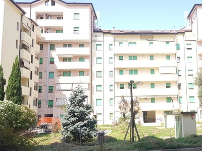 Appartamento in Via de Chirico 4 in zona Centro Storico, San Gerardo, Libertà a Monza
