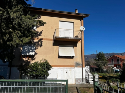 Casa singola abitabile in zona Piano di Valeriano a Vezzano Ligure