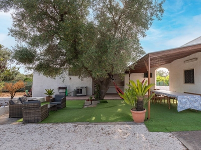 Casa a San Vito Dei Normanni con terrazza, giardino e piscina