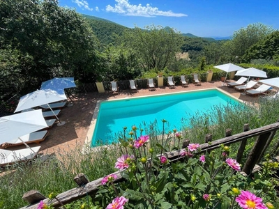 Casa a Spoleto con piscina, giardino e terrazza