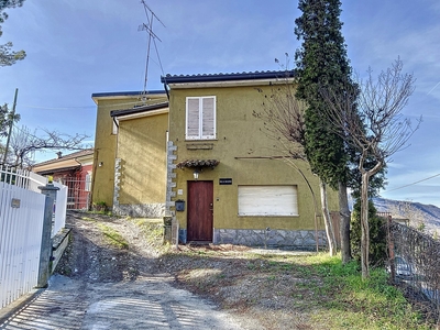 Casa Indipendente con vista panoramica a Varzi - Frazione Gabarda