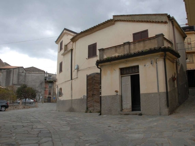 Casa indipendente, Piazza Municipio, Centro, Santa Caterina Superiore dello Ionio