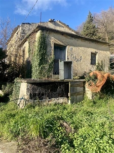 Casa semi indipendente in Via Cappelletta in zona Testana a Avegno