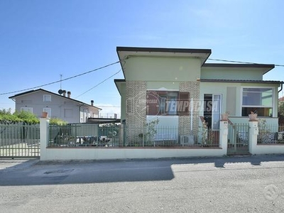 CASA SINGOLA CON CORTE VISTA MARE