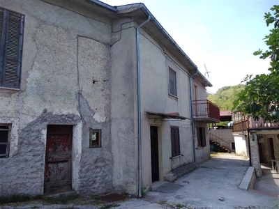 Casa singola in Contrada Peschiera Snc a Civitella Roveto