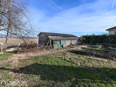 Deposito / magazzino con terreno agricolo in vendita a Campiglione-Fenile